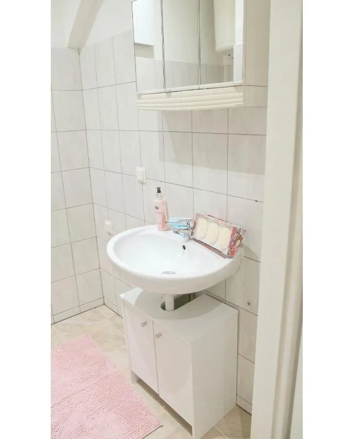 וינה Ane Apartment 0*,